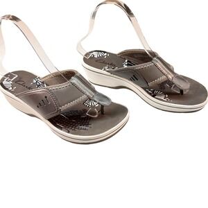 Clarks Womens Wedge Thong Sandals Comfort Casual Size 7‎